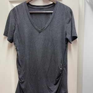 Gap fit maternity tshirt